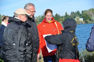 Trainer und Funktionäre im Gespräch