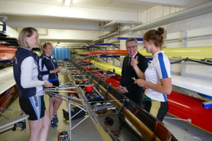 Bundesliegadamen mit dem Miinister